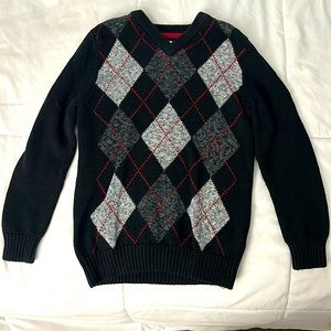 Great condition Basically new Urban Pipeline Argyle plaid knit sweater.